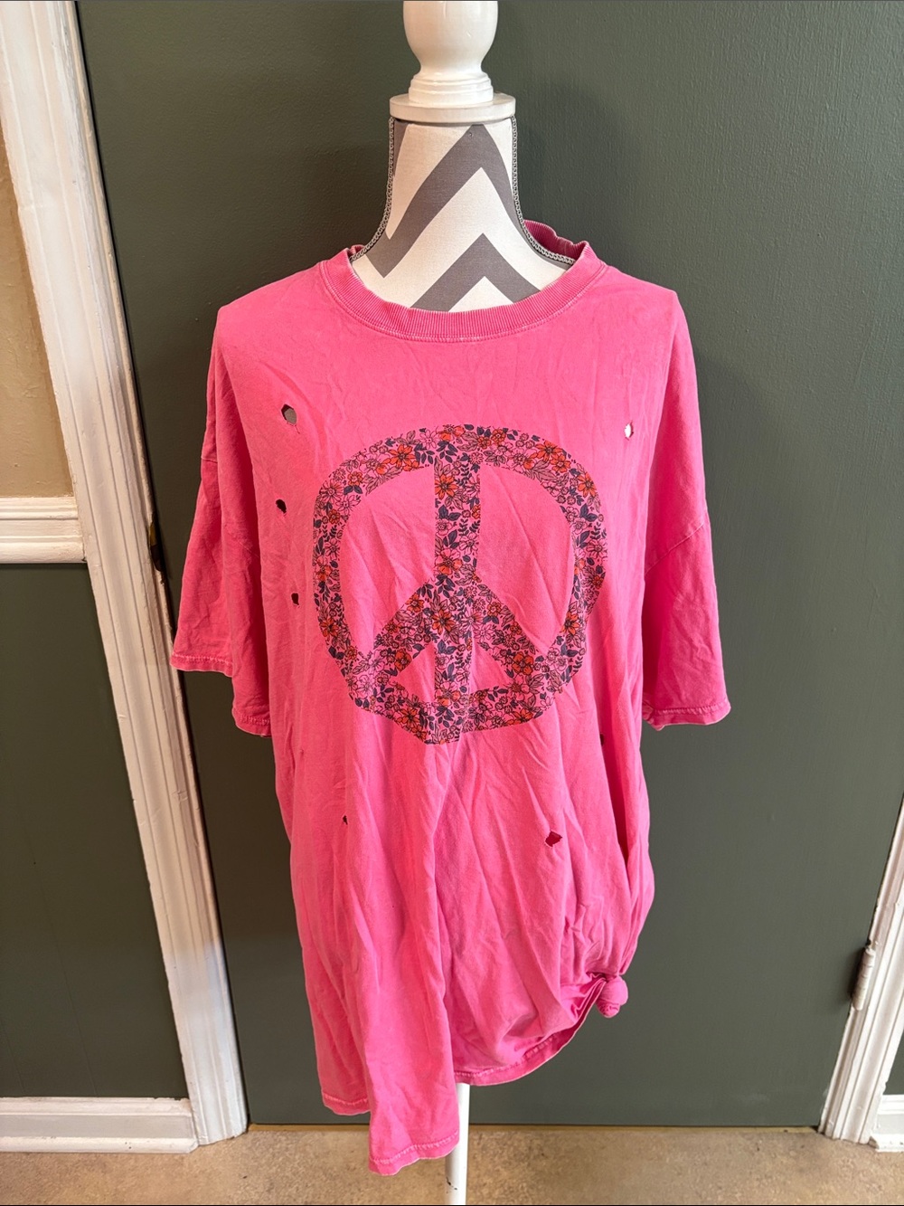 easel Pink Floral Peace Sign Short Sleeve Tee